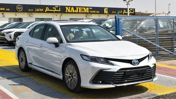 New Toyota Camry IX (XV80), 2.5 l, 2024 in Dubai by Najem Motors, White color. GCC Specs | AUTO.AE