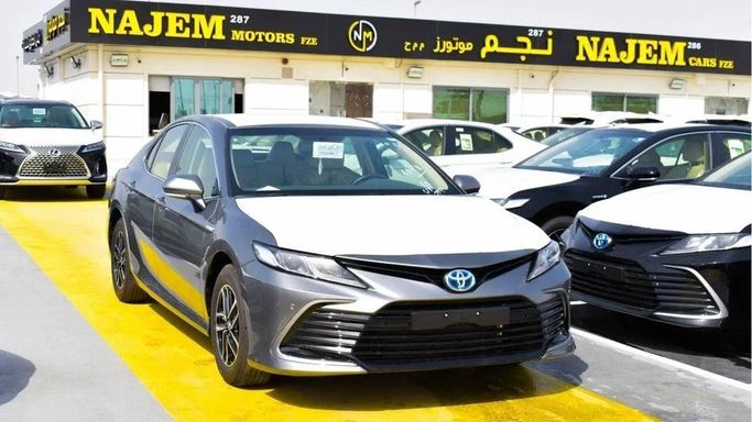 New Toyota Camry VIII (XV70) Facelift, 2.5 l, 2023 in Dubai by Najem Motors, Silver color. GCC Specs | AUTO.AE
