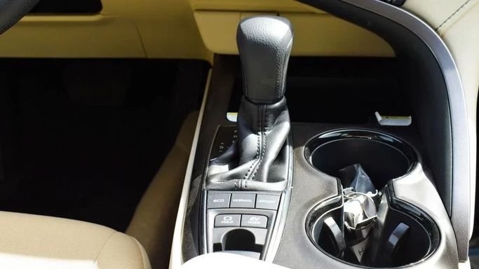 New Toyota Camry VIII (XV70) Facelift, 2.5 l, 2023 in Dubai by Najem Motors, Silver color. GCC Specs | AUTO.AE