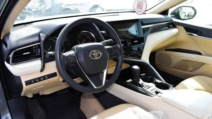New Toyota Camry VIII (XV70) Facelift, 2.5 l, 2023 in Dubai by Najem Motors, Silver color. GCC Specs | AUTO.AE