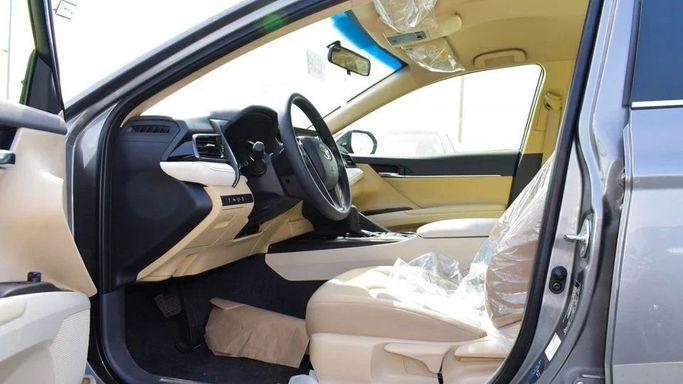 New Toyota Camry VIII (XV70) Facelift, 2.5 l, 2023 in Dubai by Najem Motors, Silver color. GCC Specs | AUTO.AE