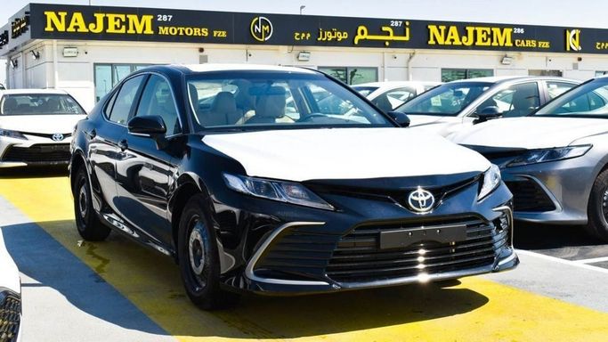 Новый Toyota Camry VIII (XV70) Рестайлинг, 2.5 л, 2023 в Дубае от Najem Motors Черный цвет. GCC | AUTO.AE