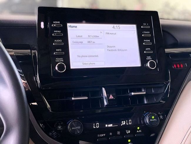Подержанный Toyota Camry VIII (XV70) Рестайлинг, 2.5 л, 2024 в Дубае от Soltan Auto Черный цвет. GCC | AUTO.AE