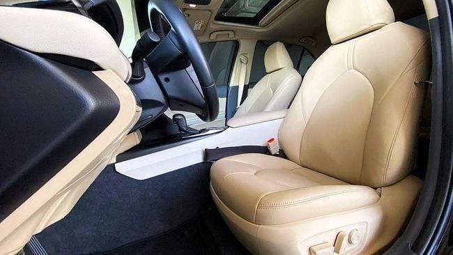 Подержанный Toyota Camry VIII (XV70) Рестайлинг, 2.5 л, 2024 в Дубае от Soltan Auto Черный цвет. GCC | AUTO.AE