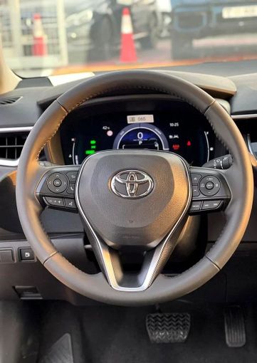 Новый Toyota Corolla Sporty XII (E210) Рестайлинг, 1.8 л, 2023 в Дубае от ANDIAMO MOTORS FZE Белый цвет. Китайская | AUTO.AE