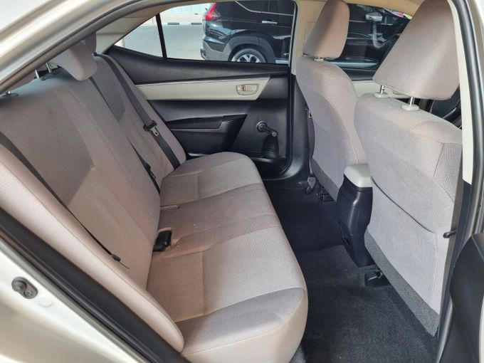 Used Toyota Corolla XI (E160, E170), 1.6 l, 2015 in Dubai by Saeed Auto, Silver color. Japanese Specs | AUTO.AE