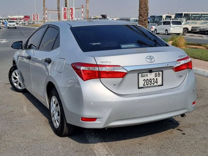 Used Toyota Corolla XI (E160, E170), 1.6 l, 2015 in Dubai by Saeed Auto, Silver color. Japanese Specs | AUTO.AE