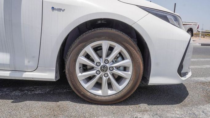Новый Toyota Corolla XI (E160, E170) Рестайлинг, 1.8 л, 2025 в Дубае от Najem Motors Белый цвет. Китайская | AUTO.AE