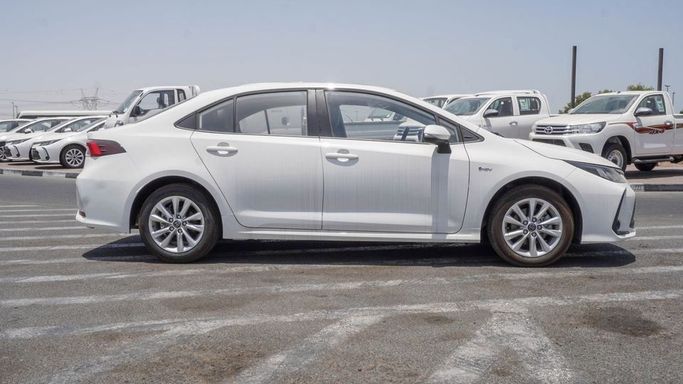 Новый Toyota Corolla XI (E160, E170) Рестайлинг, 1.8 л, 2025 в Дубае от Najem Motors Белый цвет. Китайская | AUTO.AE
