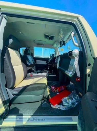 Новый Toyota FJ Cruiser, 4.0 л, 2023 в Дубае от Mohamed Hakim Motors Бежевый цвет. GCC | AUTO.AE