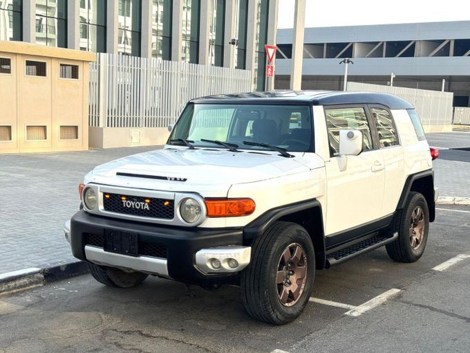 Used Toyota FJ Cruiser, 4.0 l, 2008 in Dubai by Alhamd Motors, White color. GCC Specs | AUTO.AE