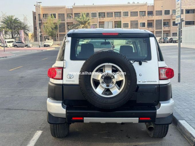Used Toyota FJ Cruiser, 4.0 l, 2008 in Dubai by Alhamd Motors, White color. GCC Specs | AUTO.AE