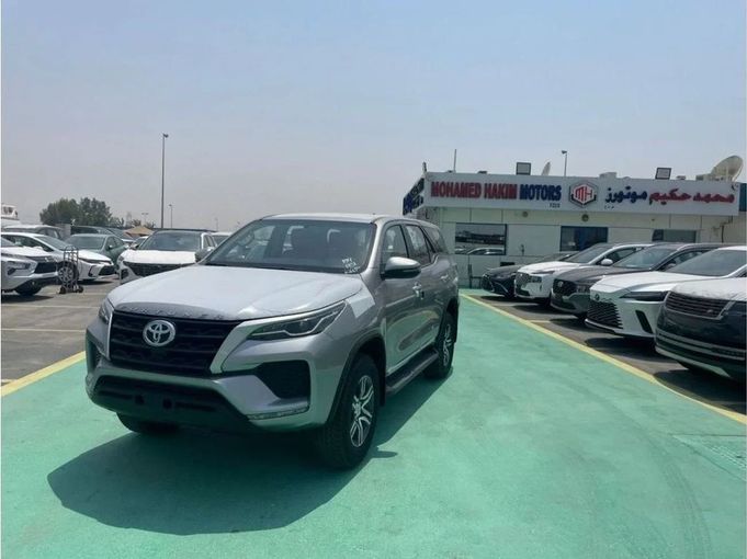 New Toyota Fortuner II Facelift, 2.7 l, 2023 in Dubai by Mohamed Hakim Motors, Silver color. GCC Specs | AUTO.AE