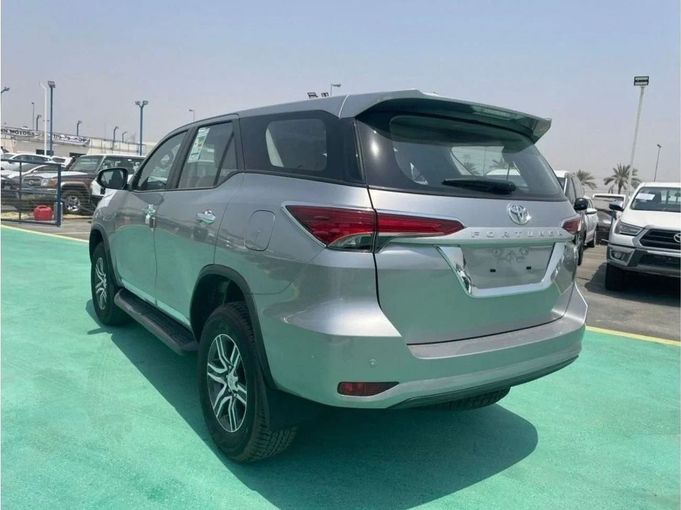 New Toyota Fortuner II Facelift, 2.7 l, 2023 in Dubai by Mohamed Hakim Motors, Silver color. GCC Specs | AUTO.AE