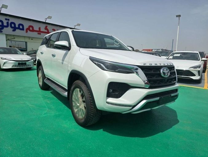 New Toyota Fortuner II Facelift, 4.0 l, 2024 in Dubai by Mohamed Hakim Motors, White color. GCC Specs | AUTO.AE