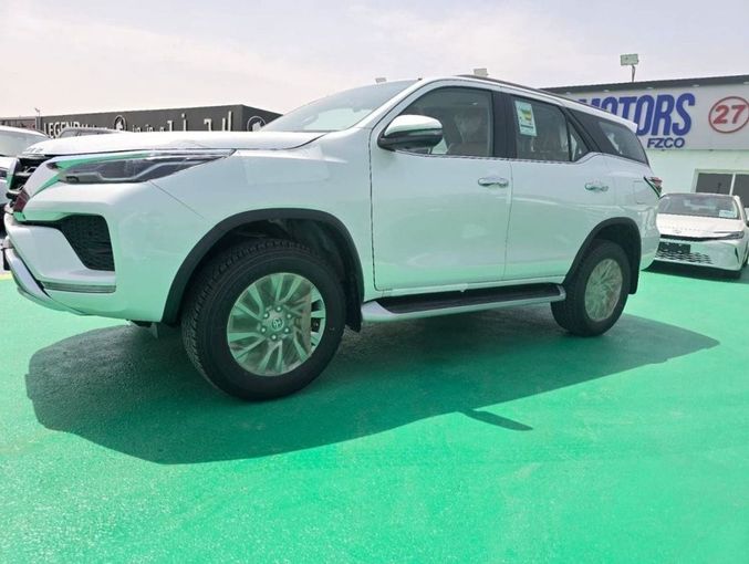 New Toyota Fortuner II Facelift, 4.0 l, 2024 in Dubai by Mohamed Hakim Motors, White color. GCC Specs | AUTO.AE