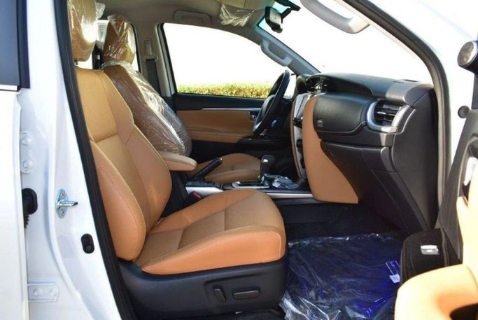 New Toyota Fortuner II Facelift, 4.0 l, 2023 in Dubai by Mohamed Hakim Motors, White color. GCC Specs | AUTO.AE