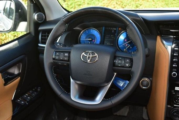 New Toyota Fortuner II Facelift, 4.0 l, 2023 in Dubai by Mohamed Hakim Motors, White color. GCC Specs | AUTO.AE