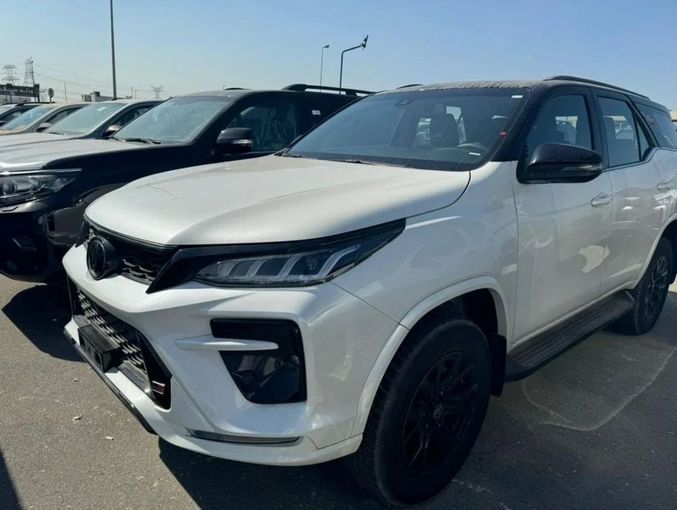 New Toyota Fortuner II Facelift, 2.8 l, 2024 in Dubai by Mohamed Hakim Motors, White color. Other | AUTO.AE