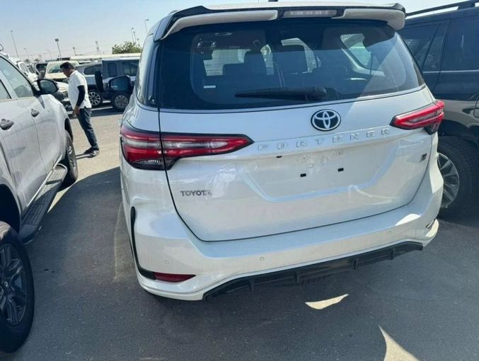 New Toyota Fortuner II Facelift, 2.8 l, 2024 in Dubai by Mohamed Hakim Motors, White color. Other | AUTO.AE
