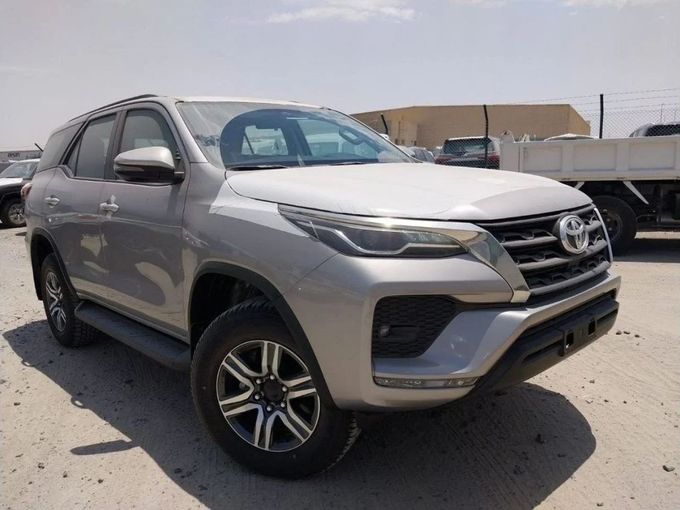 New Toyota Fortuner II Facelift, 2.4 l, 2023 in Dubai by Mohamed Hakim Motors, Grey color. GCC Specs | AUTO.AE