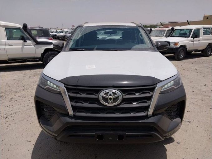 New Toyota Fortuner II Facelift, 2.4 l, 2023 in Dubai by Mohamed Hakim Motors, Black color. GCC Specs | AUTO.AE