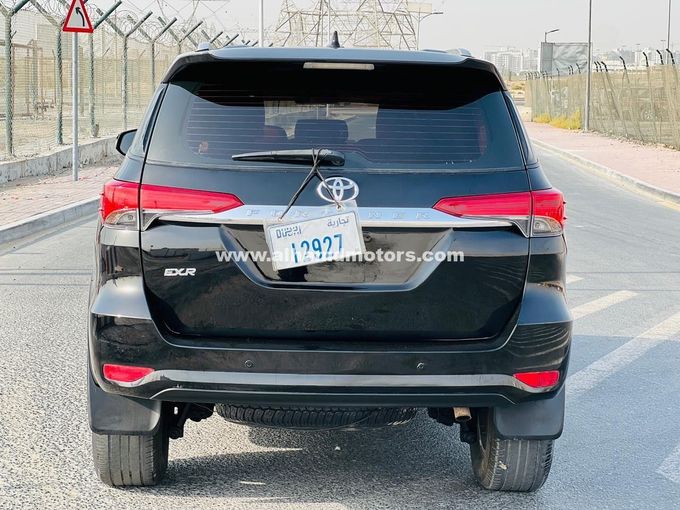 Подержанный Toyota Fortuner II, 2.7 л, 2016 в Дубае от Alhamd Motors Черный цвет. GCC | AUTO.AE