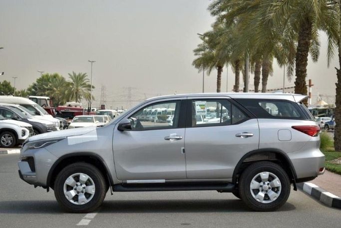 New Toyota Fortuner II Facelift, 2.4 l, 2023 in Dubai by Mohamed Hakim Motors, Silver color. GCC Specs | AUTO.AE