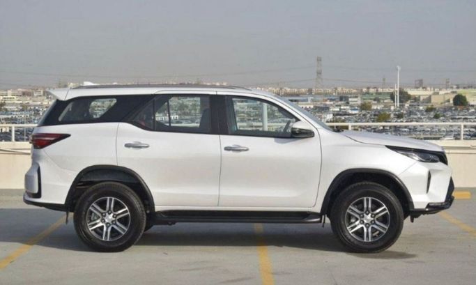New Toyota Fortuner II Facelift, 4.0 l, 2023 in Dubai by Mohamed Hakim Motors, White color. GCC Specs | AUTO.AE
