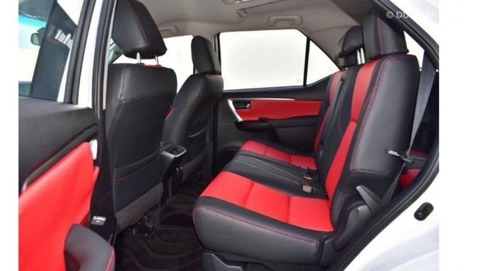New Toyota Fortuner II Facelift, 4.0 l, 2023 in Dubai by Mohamed Hakim Motors, White color. GCC Specs | AUTO.AE