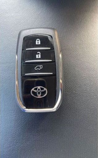 Новый Toyota Fortuner II Рестайлинг, 4.0 л, 2023 в Дубае от Mohamed Hakim Motors Серый цвет. GCC | AUTO.AE