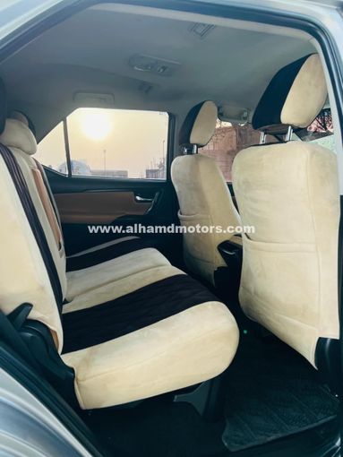 Подержанный Toyota Fortuner II, 2.7 л, 2017 в Дубае от Alhamd Motors Серебристый цвет. GCC | AUTO.AE