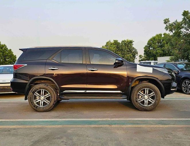 Новый Toyota Fortuner II Рестайлинг, 2.7 л, 2025 в Дубае от SK Motors Коричневый цвет. GCC | AUTO.AE