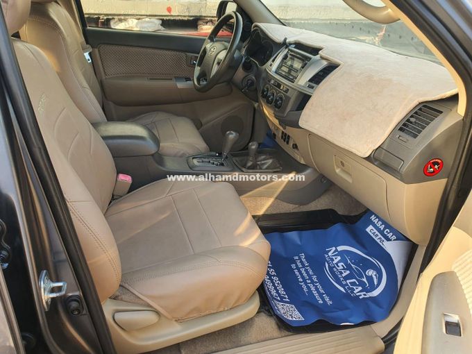Подержанный Toyota Fortuner I, 2.7 л, 2012 в Дубае от Alhamd Motors Серый цвет. GCC | AUTO.AE