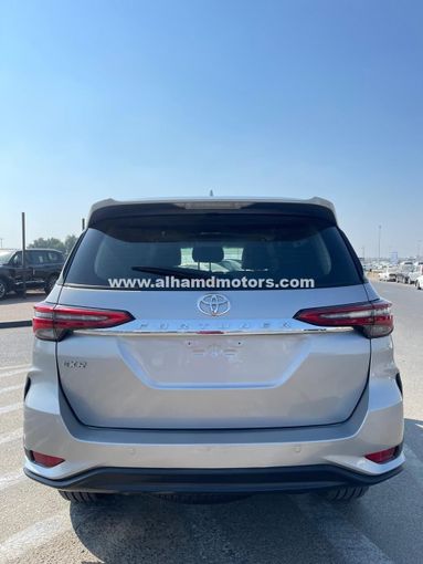 Подержанный Toyota Fortuner II, 2.7 л, 2017 в Дубае от Alhamd Motors Серебристый цвет. GCC | AUTO.AE