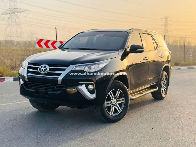 Подержанный Toyota Fortuner II, 2.7 л, 2017 в Дубае от Alhamd Motors Черный цвет. GCC | AUTO.AE