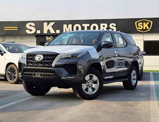 Новый Toyota Fortuner II Рестайлинг, 2.4 л, 2025 в Дубае от SK Motors Серый цвет. GCC | AUTO.AE