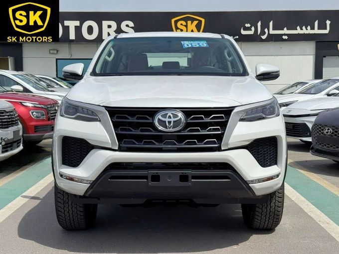 Новый Toyota Fortuner II Рестайлинг, 2.7 л, 2025 в Дубае от SK Motors Белый цвет. GCC | AUTO.AE