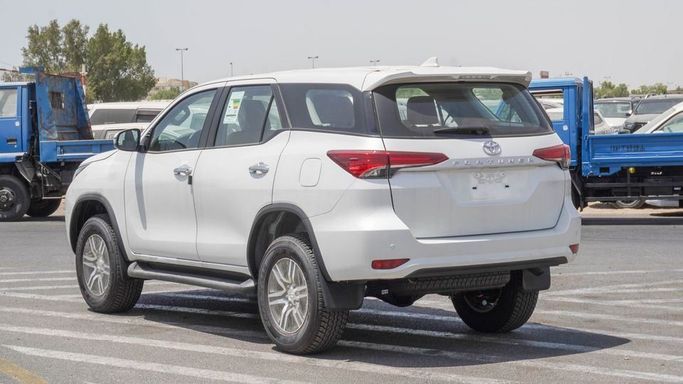 Новый Toyota Fortuner II Рестайлинг, 2.7 л, 2025 в Дубае от Najem Motors Белый цвет. GCC | AUTO.AE