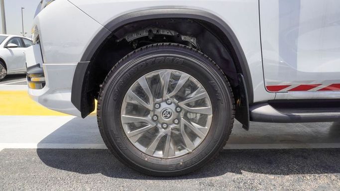 New Toyota Fortuner II Facelift, 4.0 l, 2025 in Dubai by Najem Motors, White color. GCC Specs | AUTO.AE