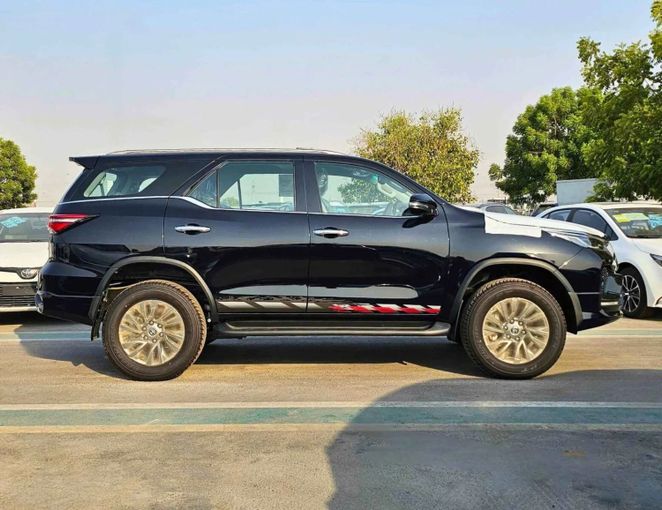 Новый Toyota Fortuner II Рестайлинг, 4.0 л, 2025 в Дубае от SK Motors Черный цвет. Other | AUTO.AE