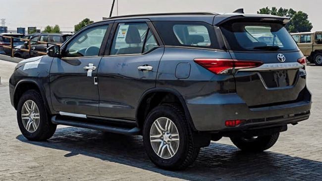 Новый Toyota Fortuner II Рестайлинг, 2.7 л, 2023 в Дубае от Falcons GT Motors FZCO Серебристый цвет. GCC | AUTO.AE