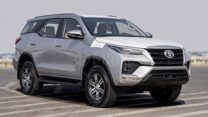 Новый Toyota Fortuner II Рестайлинг, 2.7 л, 2025 в Дубае от Milele Серебристый цвет. Other | AUTO.AE