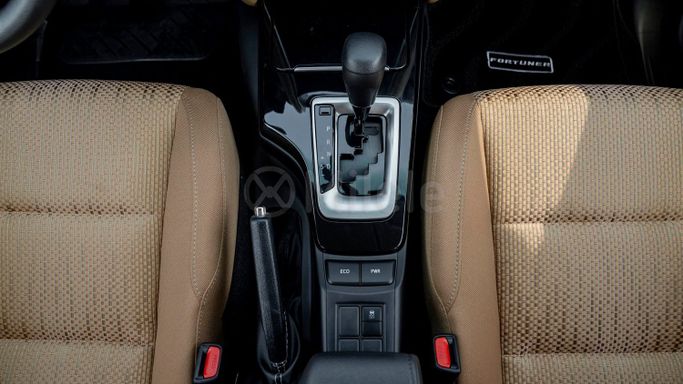 Новый Toyota Fortuner II Рестайлинг, 2.7 л, 2025 в Дубае от Milele Серебристый цвет. Other | AUTO.AE