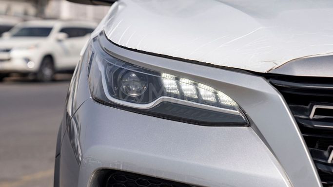 Новый Toyota Fortuner II Рестайлинг, 2.7 л, 2025 в Дубае от Milele Серебристый цвет. Other | AUTO.AE
