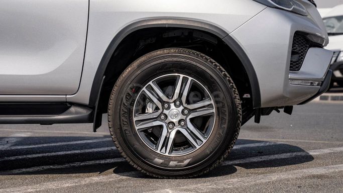 Новый Toyota Fortuner II Рестайлинг, 2.7 л, 2025 в Дубае от Milele Серебристый цвет. Other | AUTO.AE