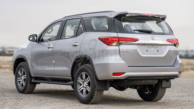 Новый Toyota Fortuner II Рестайлинг, 2.4 л, 2025 в Дубае от Milele Серебристый цвет. Other | AUTO.AE