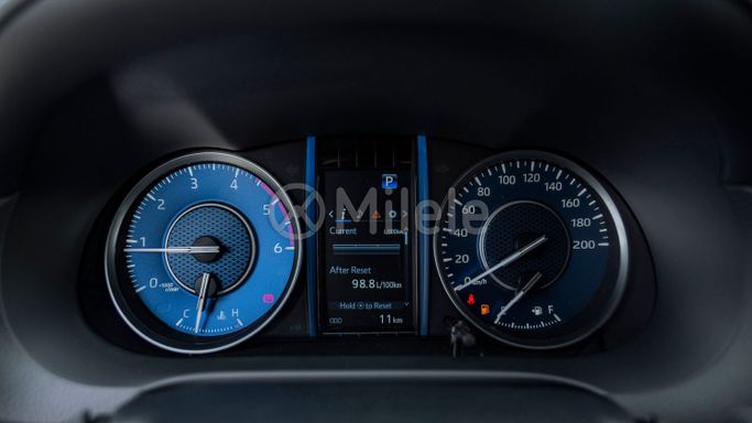 Новый Toyota Fortuner II Рестайлинг, 2.4 л, 2025 в Дубае от Milele Серебристый цвет. Other | AUTO.AE
