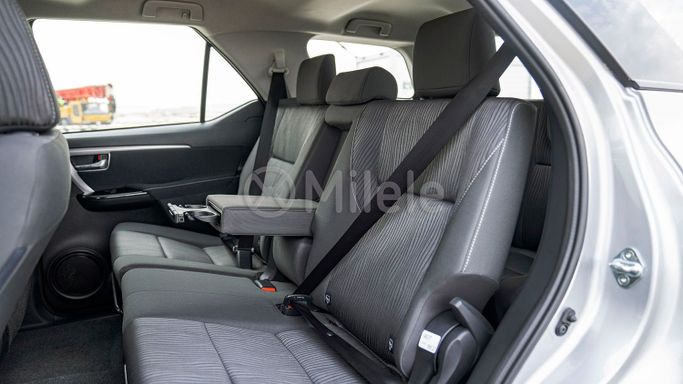 Новый Toyota Fortuner II Рестайлинг, 2.4 л, 2025 в Дубае от Milele Серебристый цвет. Other | AUTO.AE