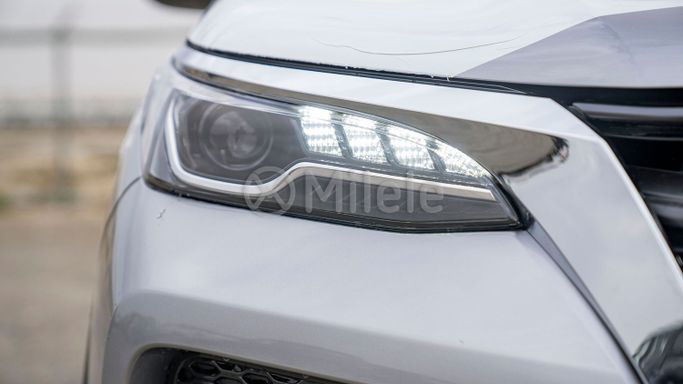 Новый Toyota Fortuner II Рестайлинг, 2.4 л, 2025 в Дубае от Milele Серебристый цвет. Other | AUTO.AE